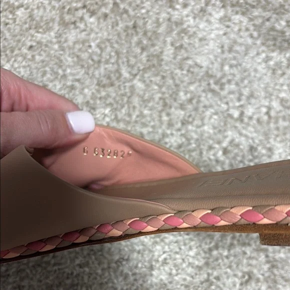 Chanel Tan Cross-Strap Sandals with Minimalist Design - Picture 5 of 10